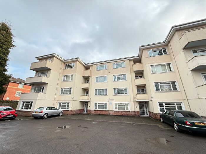 1 Bedroom Flat To Rent In Archers Road, Southampton, SO15