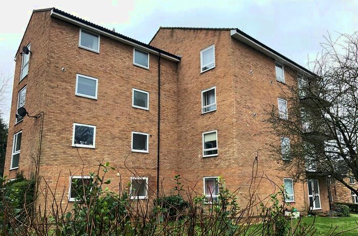 2 Bedroom Flat To Rent In Ventnor Road, Sutton, SM2