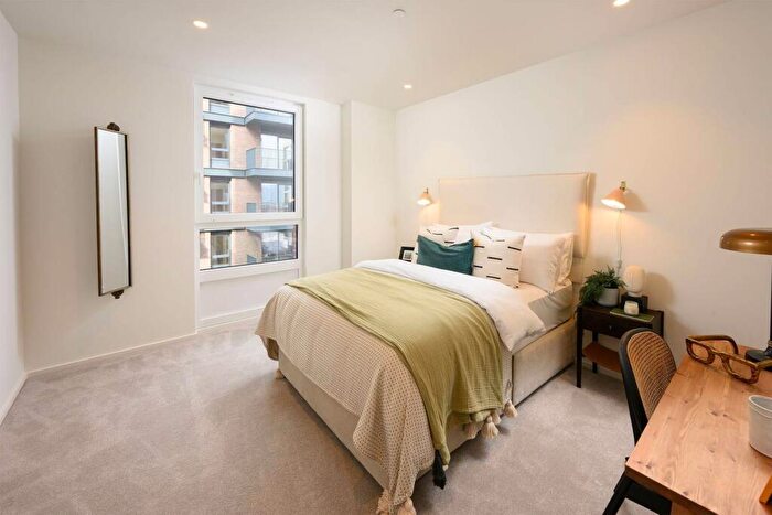 1 Bedroom Flat For Sale In Heron Wharf, Poplar, E14