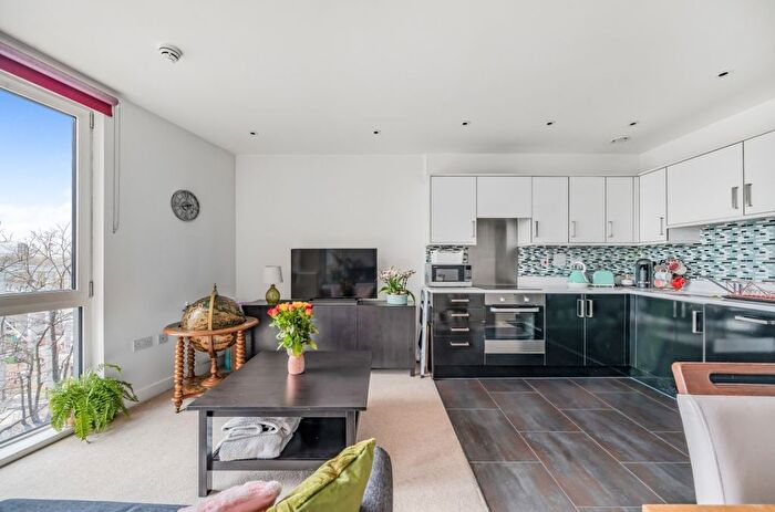 2 Bedroom Flat To Rent In Bellville House, Greenwich, SE10