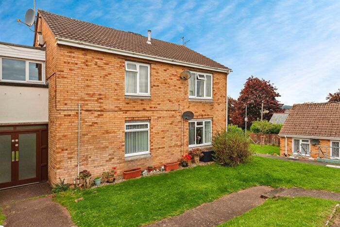 2 Bedroom Flat For Sale In Butler Close, Tiverton, EX16