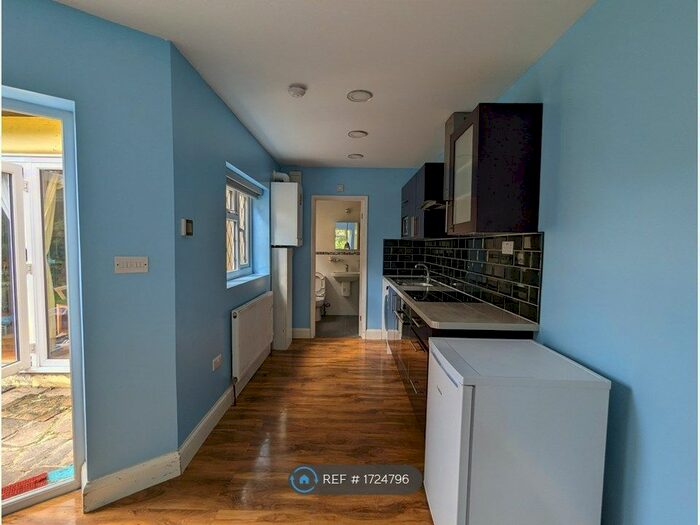 Studio To Rent In Romford, Romford, RM3