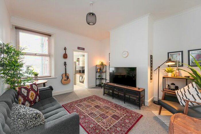 2 Bedroom Flat To Rent In Simonside Terrace, Heaton, Newcastle Upon Tyne, NE6