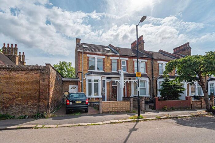 5 Bedroom Semi-Detached House For Sale In Felday Road, Catford, London, SE13