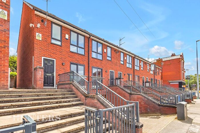 4 Bedroom Town House To Rent In Lower Broughton Road, Salford, Manchester, M7