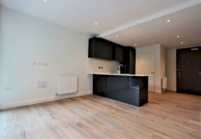 Flat To Rent In Mary Neuner Road, Wood Green, London, N8