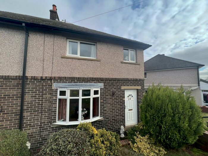 3 Bedroom Semi-Detached House For Sale In Greno View, Hood Green, Barnsley, S75