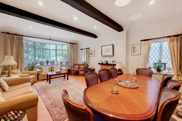 4 Bedroom Detached House To Rent In Canons Drive, Edgware, HA8