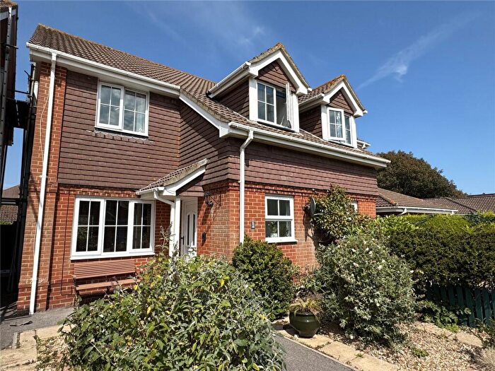 3 Bedroom House For Sale In Marine Drive, Barton On Sea, Hampshire, BH25