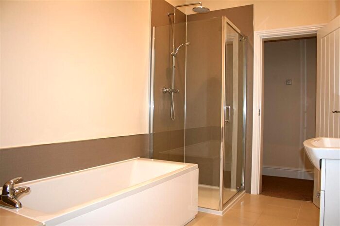 2 Bedroom Flat To Rent In West Cliffe Grove, Harrogate, HG2