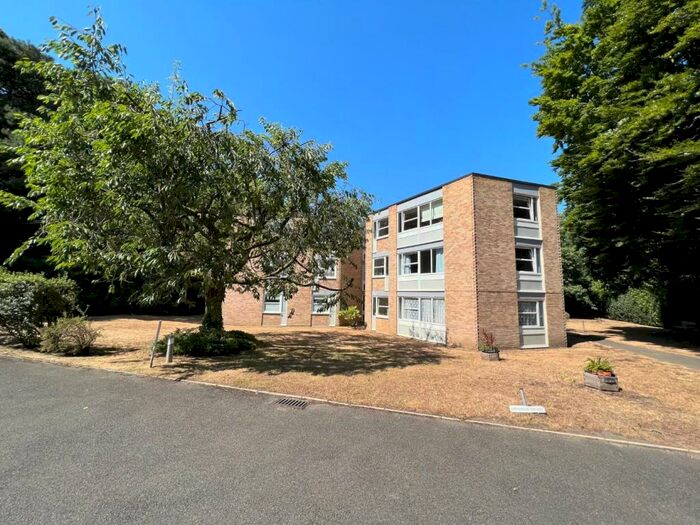 2 Bedroom Flat To Rent In Heathside, Weybridge, KT13