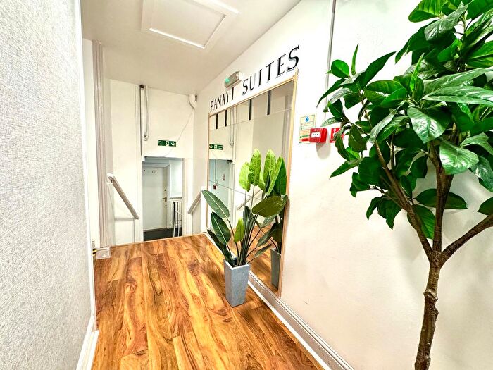 Studio To Rent In Kember Street, Islington, N1