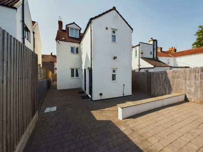 2 Bedroom Flat To Rent In High Street, Bristol, BS15