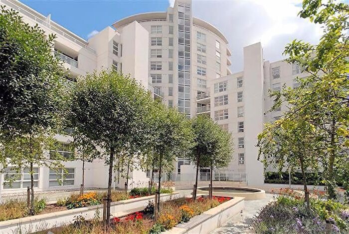 1 Bedroom Flat To Rent In Aurora Building, Blackwall Way, Canary Wharf, London, E14