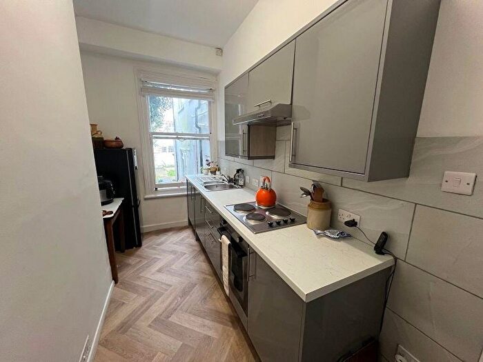 Flat To Rent In Westbourne Gardens, Hove, BN3