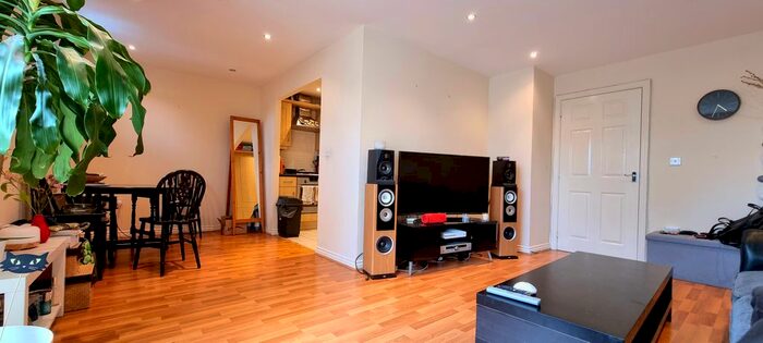 2 Bedroom Flat To Rent In Eddington Crescent, Welwyn Garden City, AL7