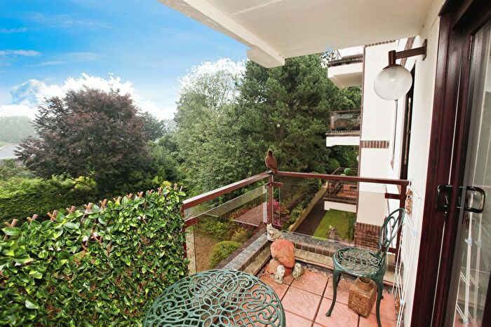 2 Bedroom Flat For Sale In Walnut Road, Torquay, TQ2