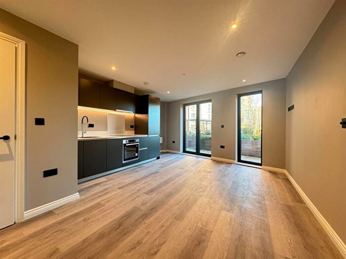 1 Bedroom Flat To Rent In Springwell Gardens, Whitehall Road, Leeds, LS12