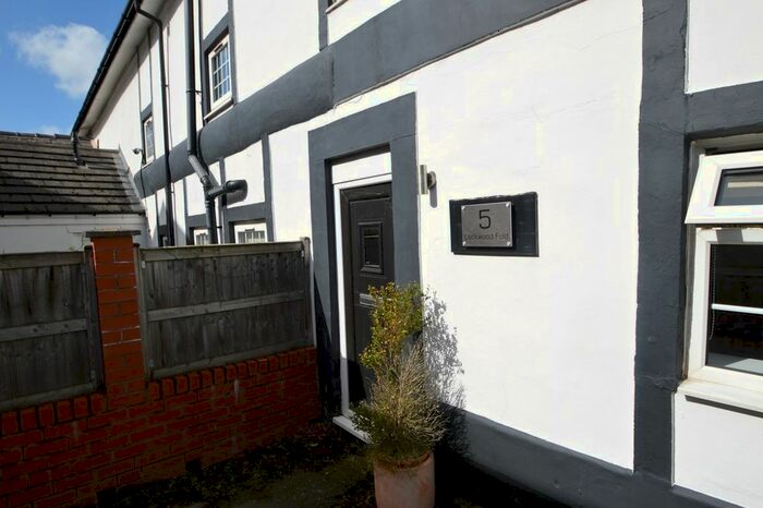 2 Bedroom Cottage To Rent In Lockwood Fold, Stockport, SK2