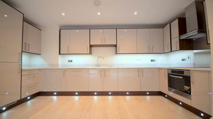 3 Bedroom Apartment To Rent In Heathland Court, SL6