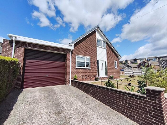 3 Bedroom Detached Bungalow For Sale In Kingsway, Mapplewell, Barnsley, S75