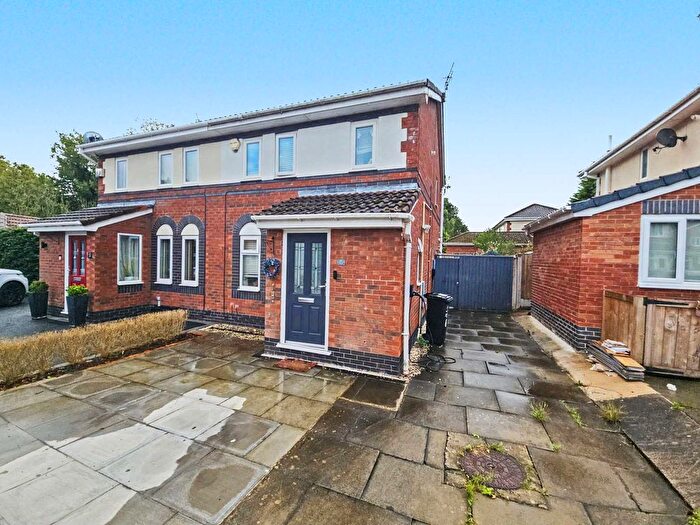3 Bedroom Semi-detached House For Sale In Buckthorn Close, Altrincham, WA15