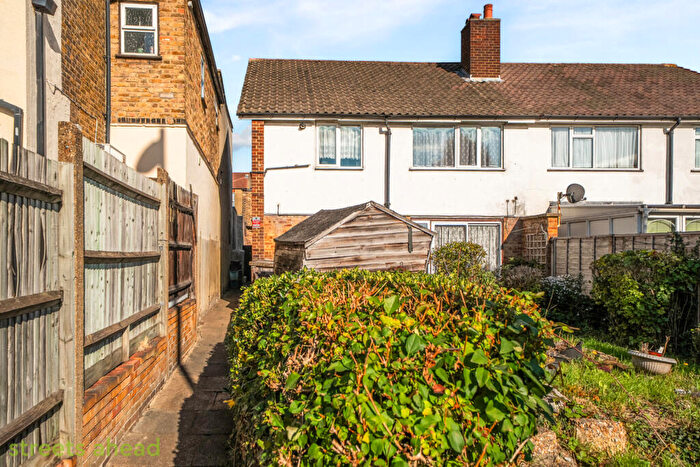 2 Bedroom Apartment For Sale In Parchmore Road, Thornton Heath, CR7