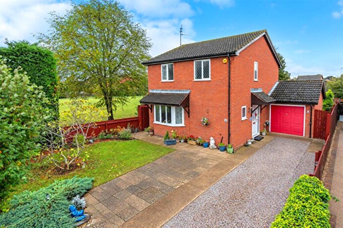 3 Bedroom Detached House For Sale In Viking Close, Bourne, Lincolnshire, PE10