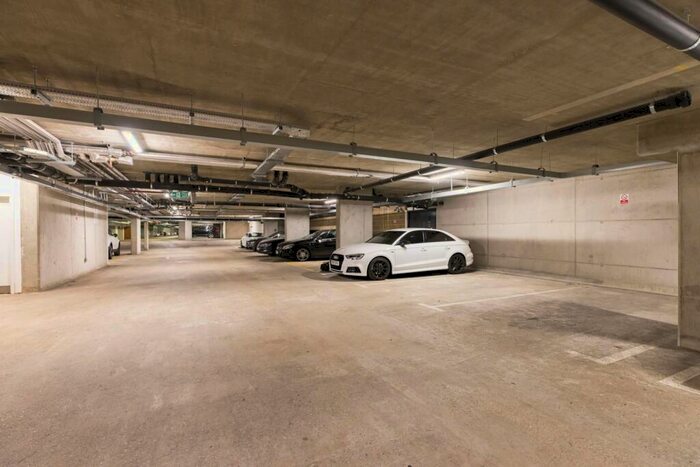 Garage / Parking To Rent In Kitson House, Bow, E3