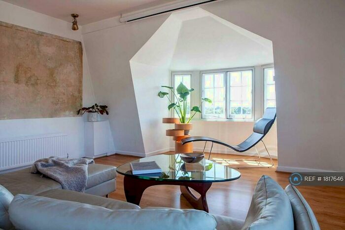 1 Bedroom Flat To Rent In Top Floor, London, N19