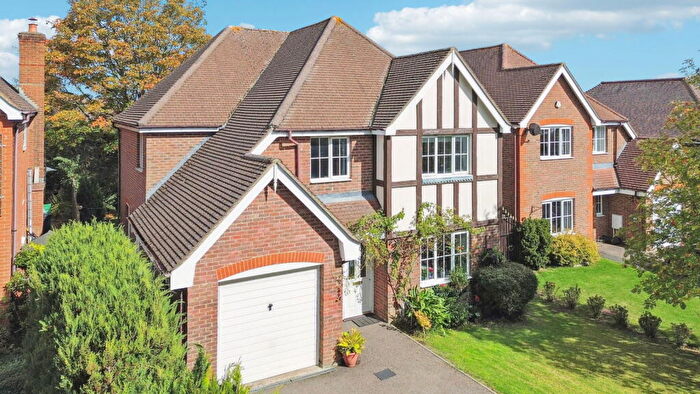 4 Bedroom Detached House For Sale In Faithorn Close, Chesham, HP5