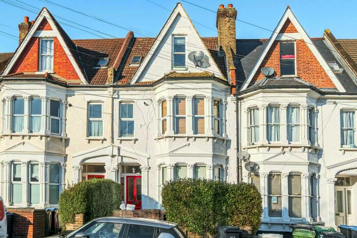 1 Bedroom Flat To Rent In Holmesdale Road, South Norwood, London, SE25