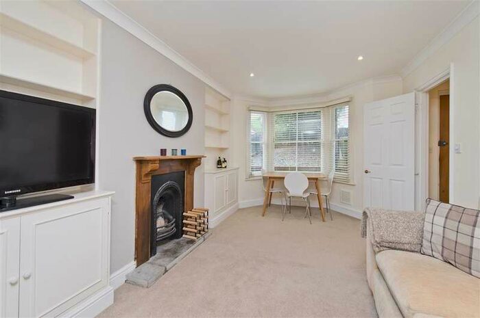 1 Bedroom Flat To Rent In Stowe Road, Shepherd's Bush W12