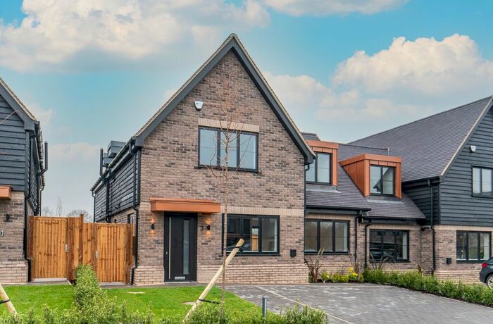 3 Bedroom Semi-Detached House To Rent In Little Hays, Borehamwood, WD6