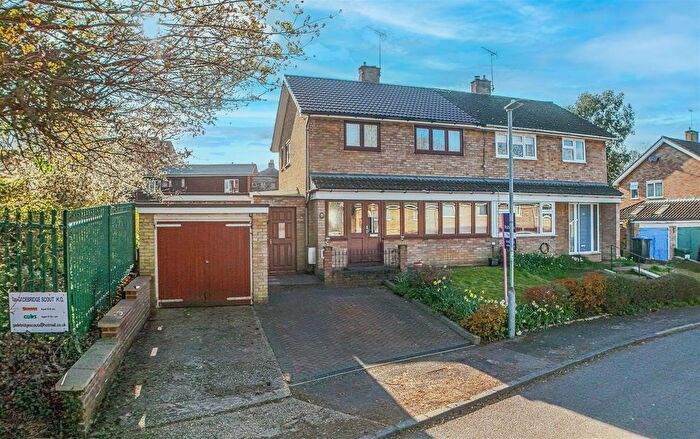 3 Bedroom Semi Detached House For Sale In Manscroft Road, Hemel Hempstead, HP1