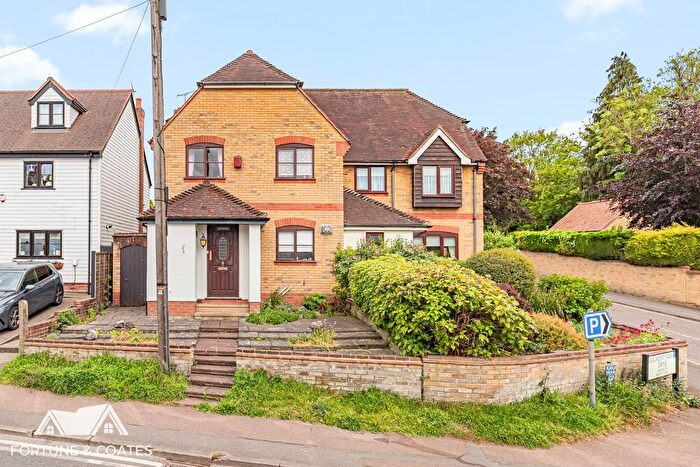3 Bedroom Semi Detached House For Sale In Harlow Road, Roydon, Harlow, CM19