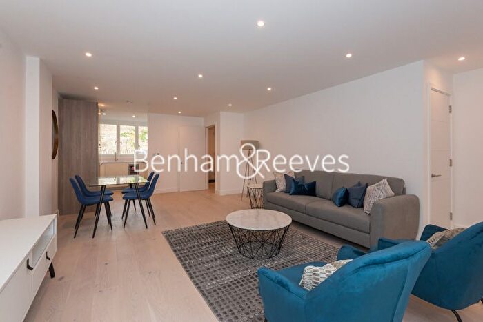 2 Bedroom Flat To Rent In Sinclair Road, West Kensington, W14