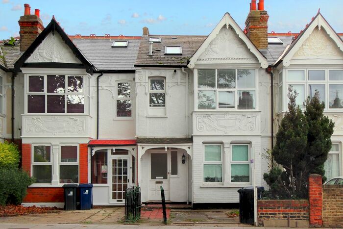 3 Bedroom Flat To Rent In Model Cottages, Northfield Avenue, London, W13