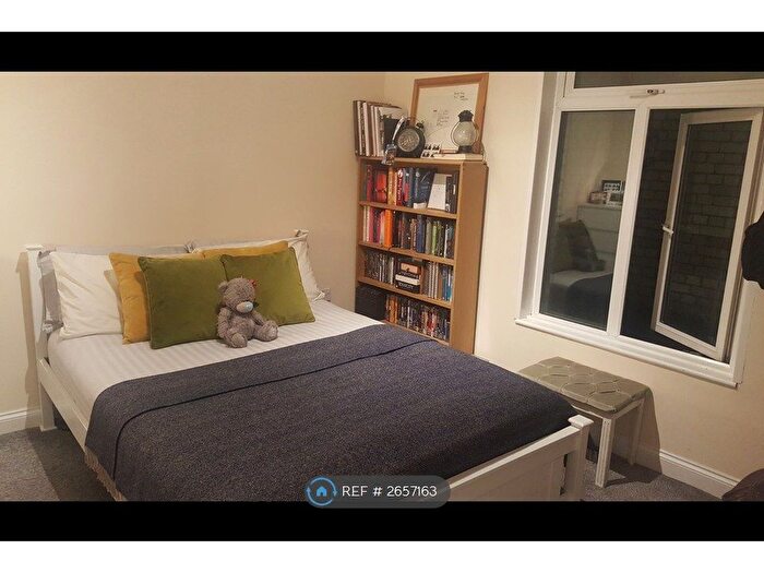 Studio To Rent In Holloway Road, London, N7