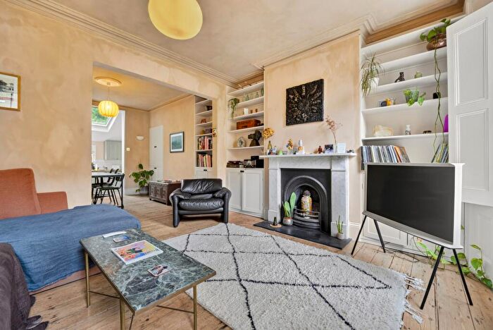 4 Bedroom Terraced House For Sale In Horton Road, Hackney, E8