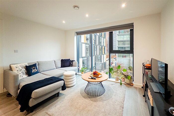 2 Bedroom Flat To Rent In Downtown, M5