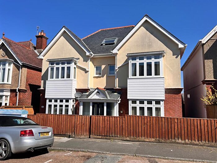 2 Bedroom Flat For Sale In Consort Road, Cowes, PO31
