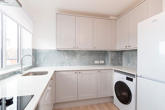 2 Bedroom Flat To Rent In Kilburn High Rd, London, NW6