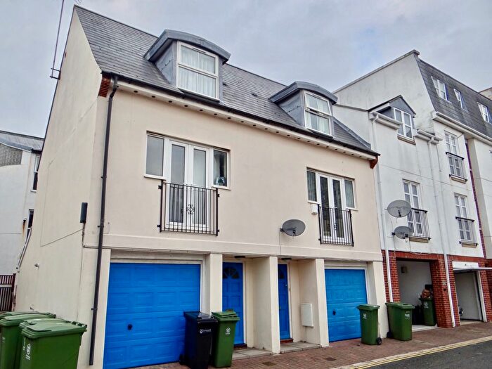 3 Bedroom Town House To Rent In Lansdowne Street, Southsea, PO5