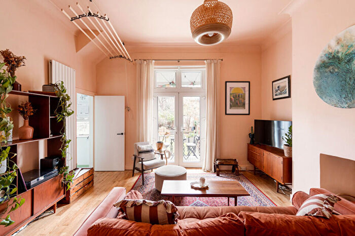 1 Bedroom Flat For Sale In Queens Road, New Cross, SE14