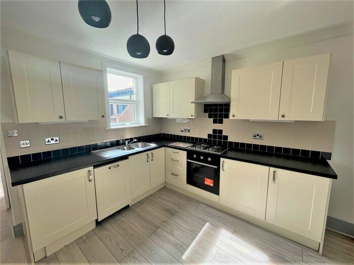 3 Bedroom Terraced House To Rent In Wainscott Road, Rochester, Kent, ME2