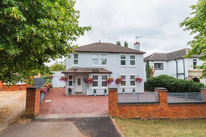 4 Bedroom Detached House For Sale In Finedon Road, Irthlingborough, NN9
