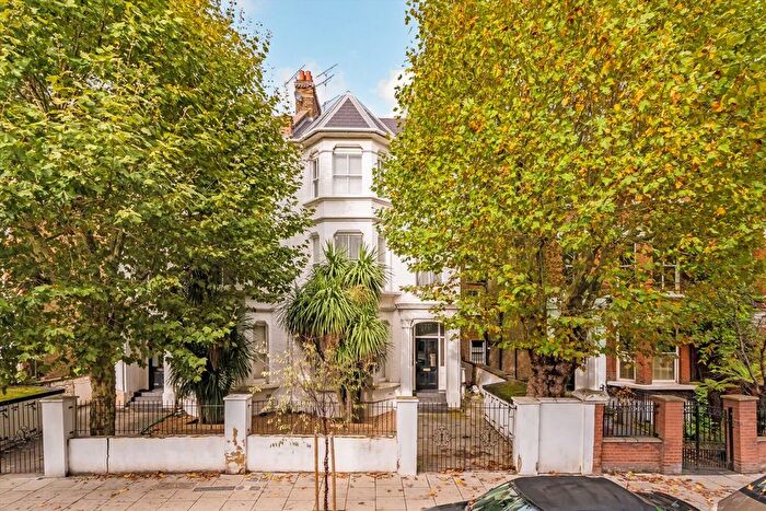 1 Bedroom Flat To Rent In St. Quintin Avenue, North Kensington, W10