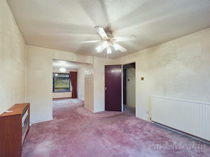 3 Bedroom Link Detached House For Sale In Goldfinch Road, South Croydon, CR2