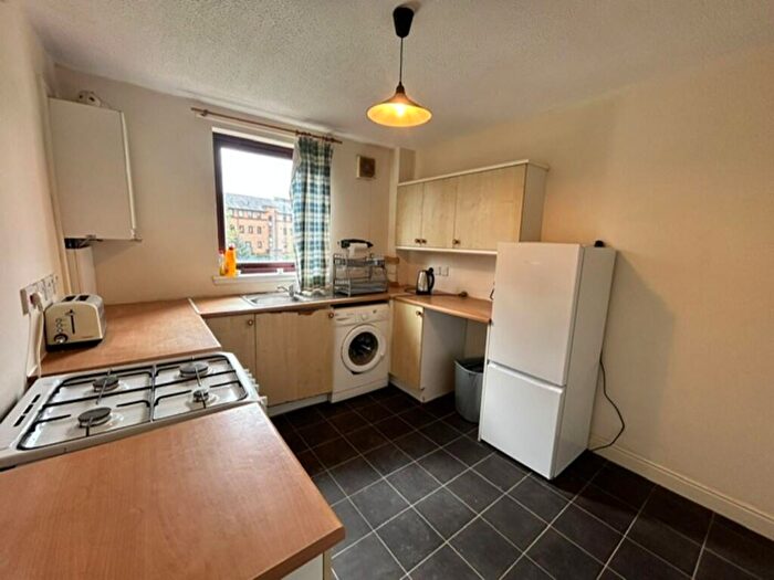 2 Bedroom Apartment To Rent In Errol Gardens, New Gorbals, G5